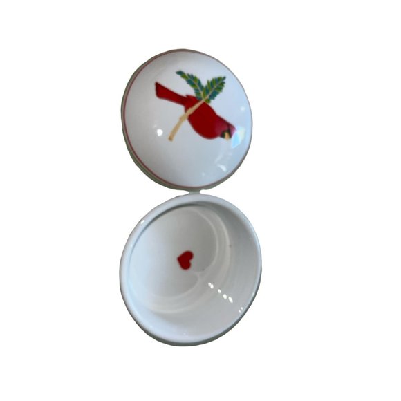 Macy's Holiday Lane Red Cardinal White Ceramic Trinket Box Christmas Round - Picture 5 of 7